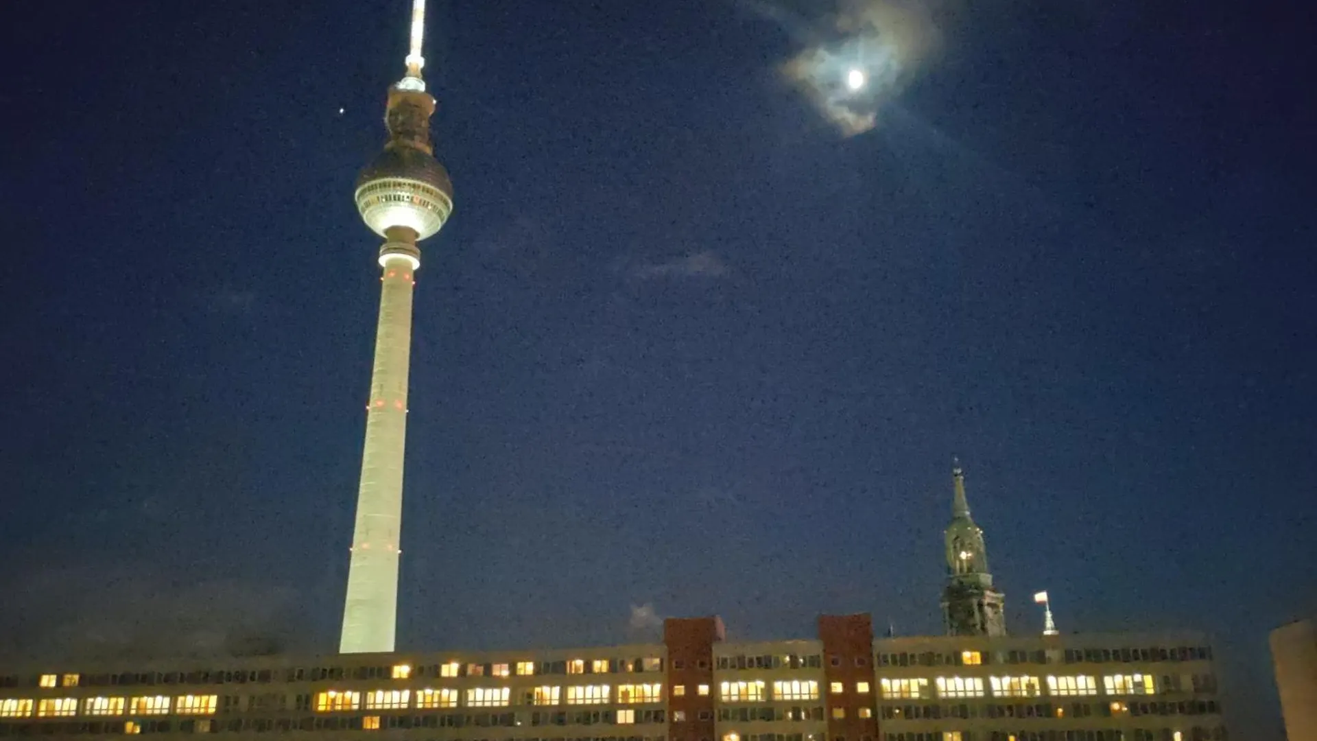 Mitte Von Mitte - Blick Auf Den Turm Apartamento Berlim 0*,  Alemanha